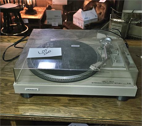 Pioneer PL-518 Record Player