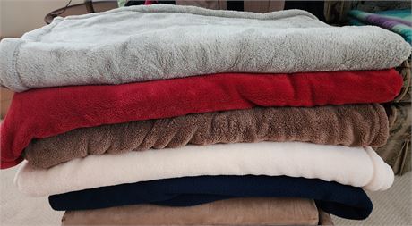 Super Soft Throws Lot