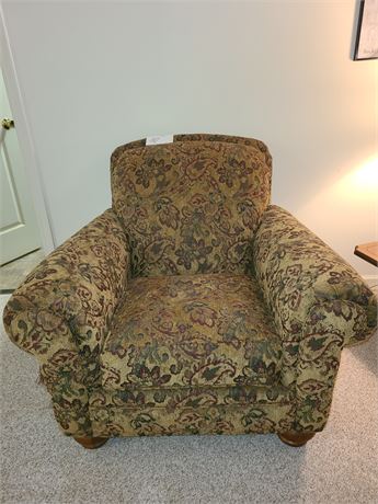 Broyhill Earthtones Floral Oversized Chair