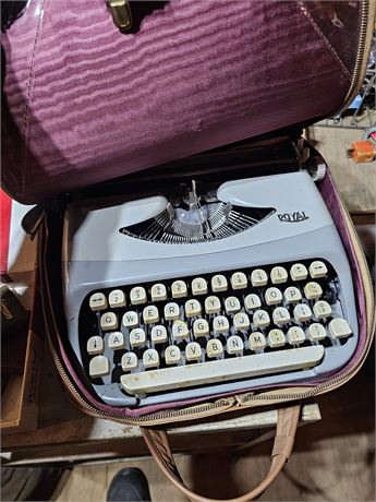 Royal Royalite Typewriter in Case