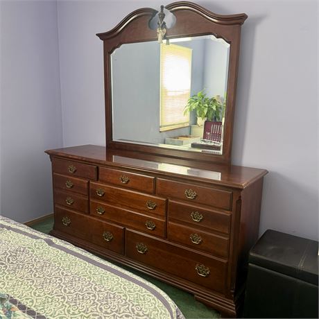 American of Martinsville 8-Drawer Dresser with Removable Mirror - 65 x 19 x 32.5