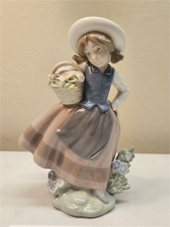 LLadro 5221 "Sweet Scent" 1984 Retired Porcelain Figurine