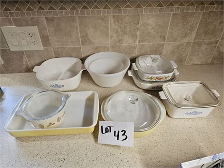 Mixed Kitchen Bakeware:Pyrex/Corningware & Federal Mixing Bowls