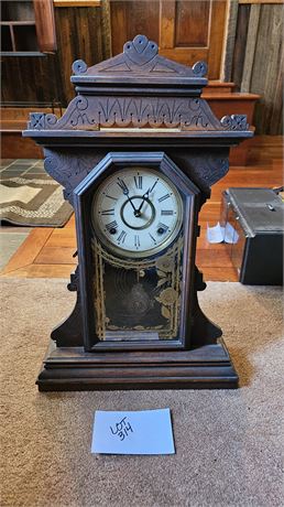 EIGHT DAY KITCHEN CLOCK WITH KEY