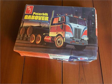 AMT Peterbilt Cabover #352 Pacemaker Tractor Plastic Model Kit (Unassembled)