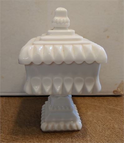 Vintage Westmoreland Milk Glass Wedding Cake Box 2