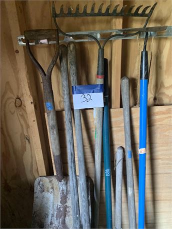 Garden Tool Lot Shovels Rakes Hoes & Post Hole Digger