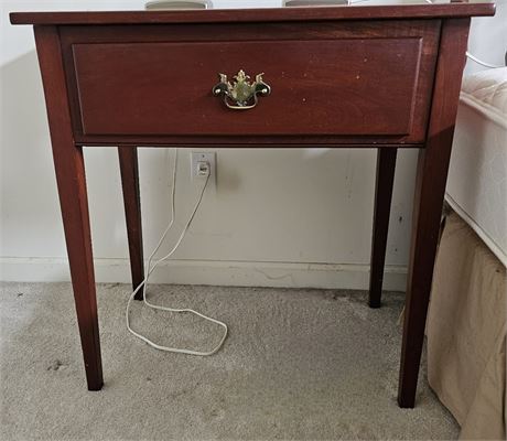 Beautiful Mahogany Accent Table w/ 1 Drawer
