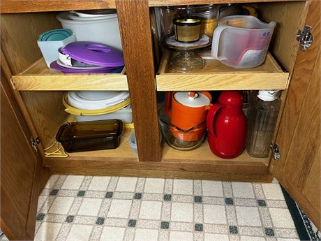 Baking dishes, Tupperware, and other Kitchen Items