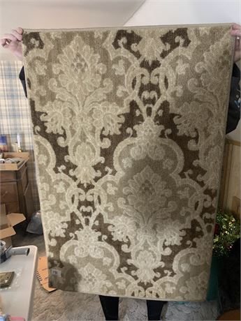 Antiqued Damask Chenille Throw/Accent Rug