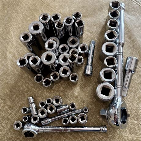 Craftsman USA Socket Set w/ 1/4 & 1/2" Drive Ratchets