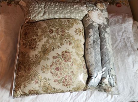 Cream Colored Queen Sized Comforter/ Duvet and Throw Pillows