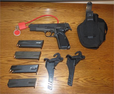 Browning 9mm Luger, Extra Clips, Accessories