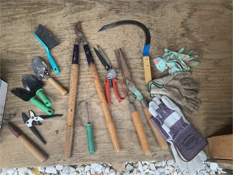 Garden Hand Tools Lot Trowels, Clippers, Gardening Gloves & More