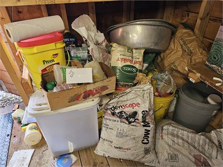 Large Lawn & Garden : Chemical / Seed & Fertilizer Cleanout