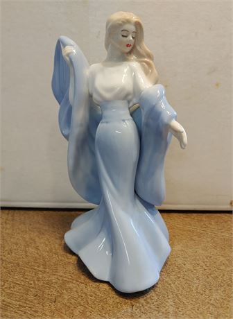 House of Llyod Vintage 1994 Porcelain "Lady w/Shawl" Figurine