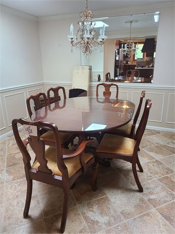 Virginia Galleries Wild Black Cherry Dining Room Table & Chairs with 4 Leaf's