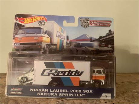 Hot Wheels Car Culture Team Transport Set Nissan Laurel 2000 SGX