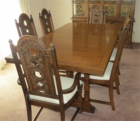 Broyhill Dining Room Table