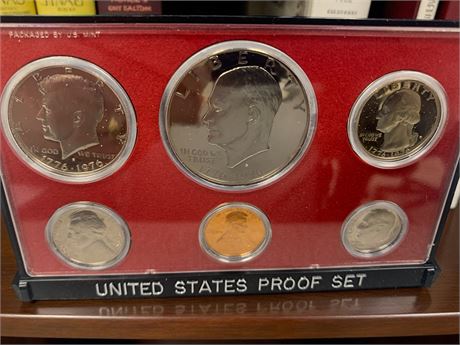 1976 United States Bicentennial Proof Set W/Special Designs On 3 Coins
