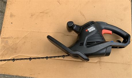 Black and Deck 17 Inch Electric Hedge Trimmer TR017