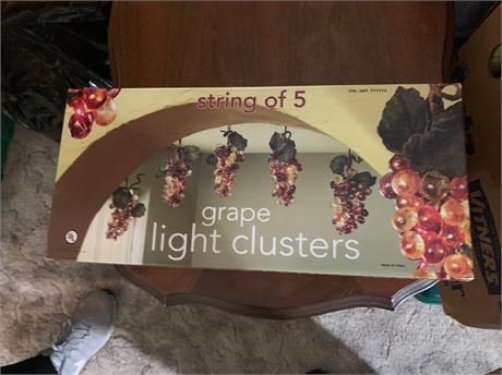 String Of 5 Lighted Grape Clusters - New In Box