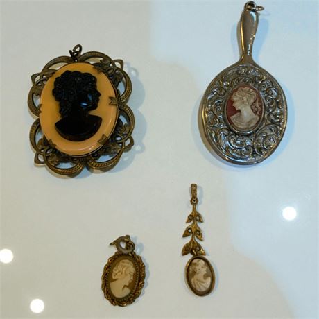 Czechoslovakian Amethyst Glass Cameo Pinback Brooch/Pendant