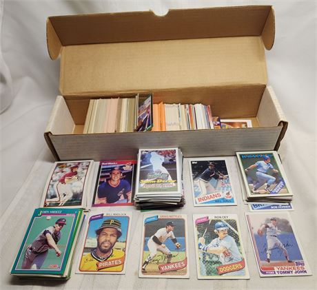 Assortment of Baseball Cards