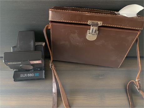 Polaroid SLR 680 Land Camera W/Brown Leather Carrying Case