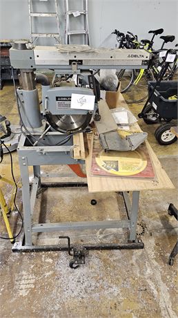 Delta Model 10 Deluxe Radial Arm Saw With Auto Brake