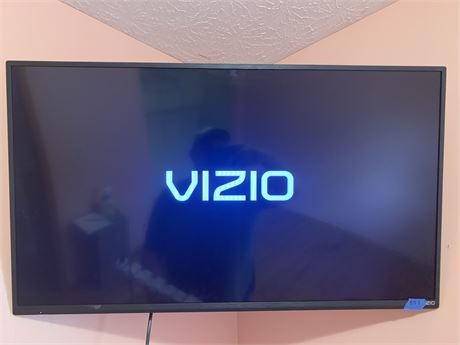 Vizio Smart Flat Screen TV with Remote 40" Diagonal