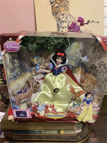 Disney Snow White and the Seven Dwarfs Porcelain Doll Classic Movie Memories