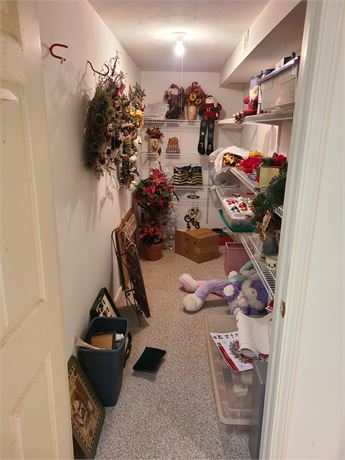 Holiday Closet Cleanout: 4ft Tree / Wreaths / Ornaments / Wall Decor & Much More