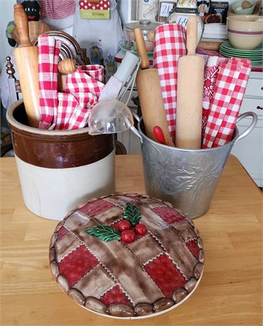 Assortment of Kitchen Items