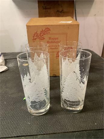 Avon Presidents Club Holiday Drinking Glass Set Etched With Sleigh Ride Theme