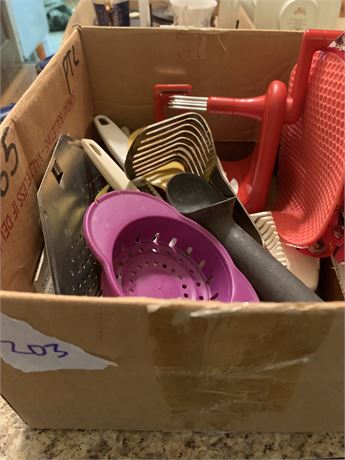 Kitchen Utensil And Peeler Clean Out Lot