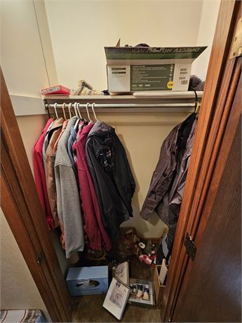 Closet Cleanout : Ladies & Mens Coats / Gloves / Hats & More