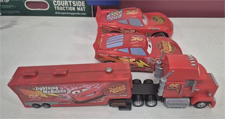 "Cars" Lightning McQueen Lot