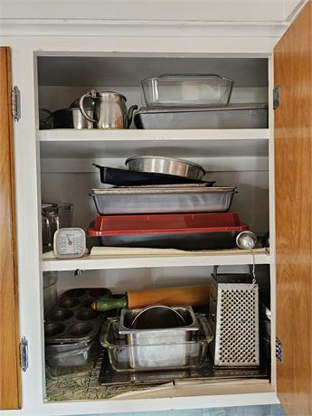 Kitchen Cupboard Cleanout: Baking / Cake Pans / Loaf / Cupcakes & More
