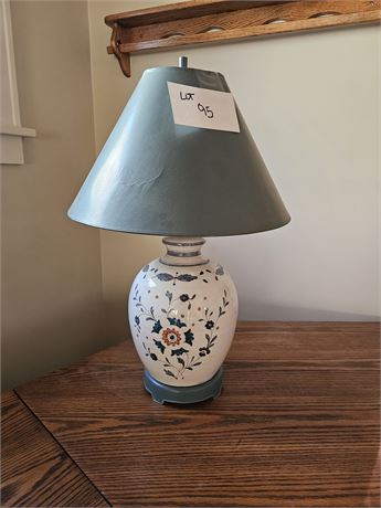 Country Blue & White Floral Pottery Lamp