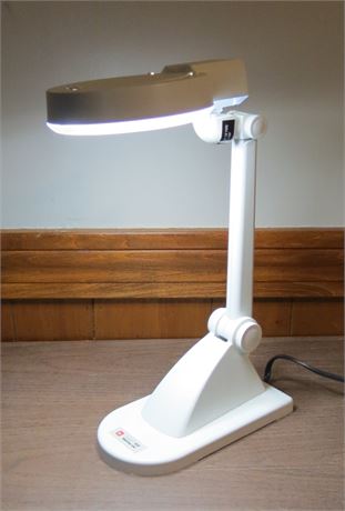 Fluorescent Desktop Magnifying Lamp