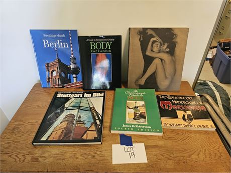Mixed Book Lot : Annie Leibovitz Photograph Book / Connoisseurs Books & More