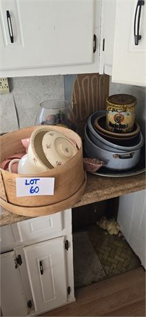 Kitchen Cleanout  Slow Cooker pink plastic dish set and more