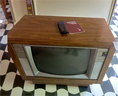Vintage Magnavox Television TV Set Housed In Wood Console 34 x 17.5 x 28