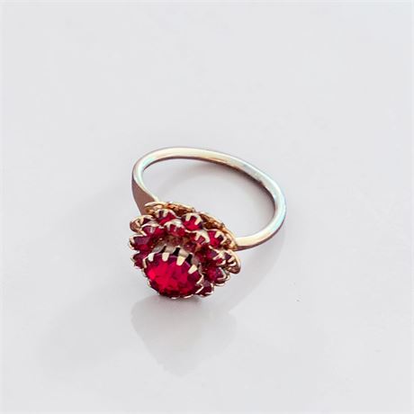 Sarah Coventry Gold Tone Ring W/Deep Burgundy Red Rhinestone Cluster Stone