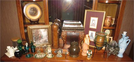 Mixed Lot: Decorative Items