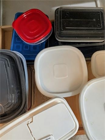 Shelf Cleanout - Plastic Storage Containers W/Lids