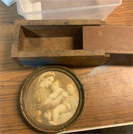 Madonna Della Seggiola Wall Art Round Frame & Vintage Wooden Box W/Sliding Lid