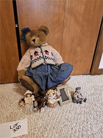 Boyd Bears with Boyd Livingroom Chair / Flower Basket & More