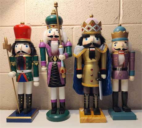 4 Nutcrackers